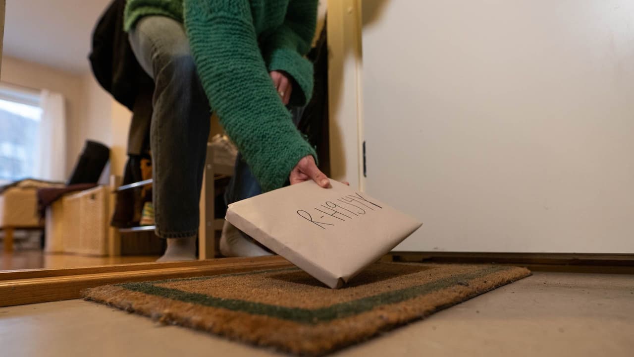 Å selge med Posten og Helthjem er superenkelt! Legg pakken på dørmatta eller i postkassen, så fikser de resten.